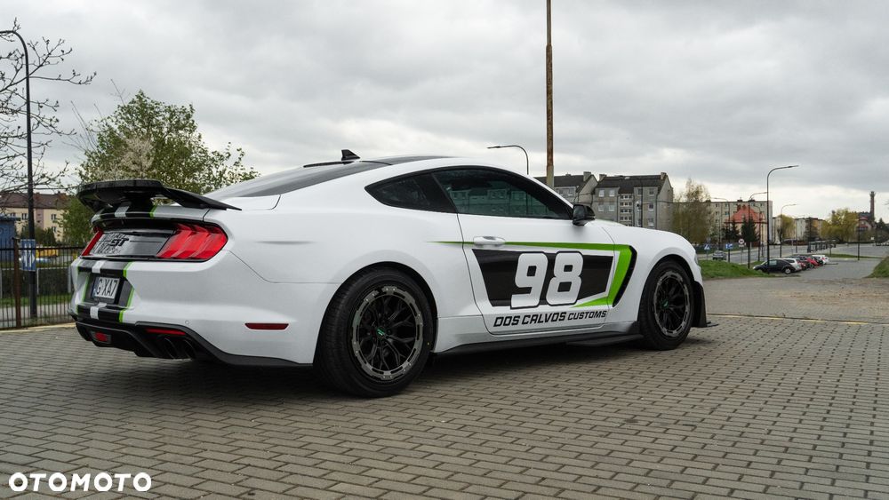Ford Mustang - 8