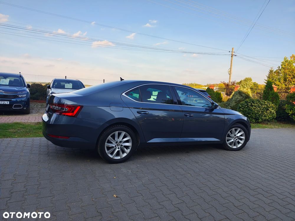 Skoda Superb 2.0 TDI Style DSG - 25