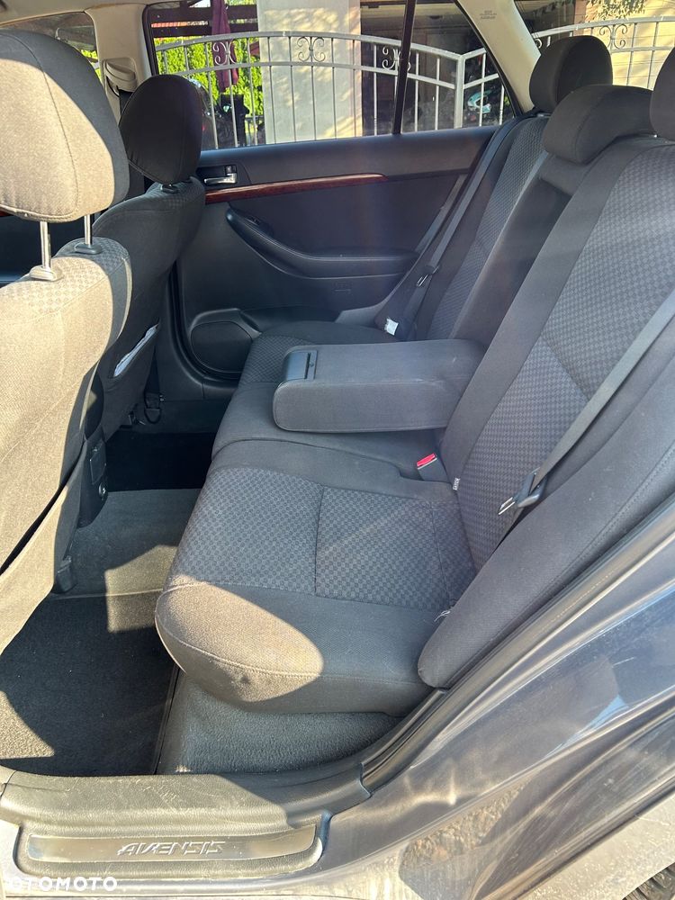 Toyota Avensis - 8