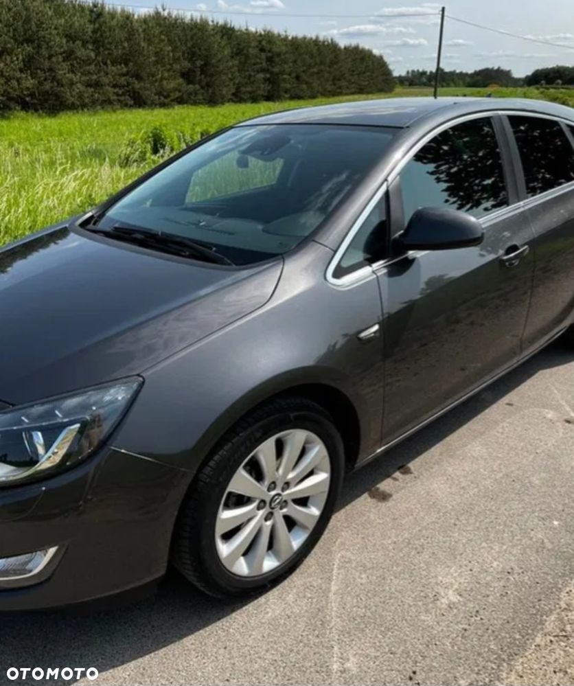 Opel Astra 1.4 T Cosmo - 4