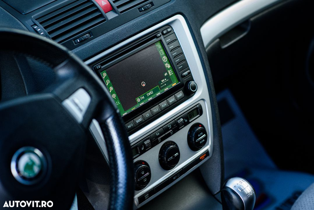 Skoda Octavia Combi 2.0 TFSI RS - 16