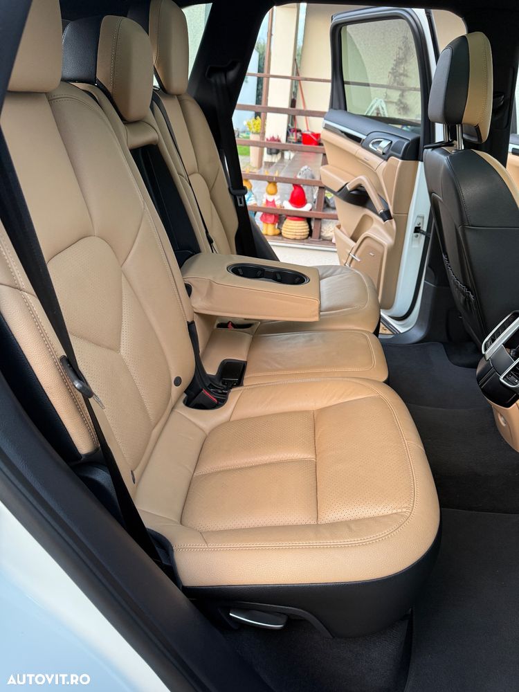 Porsche Cayenne 3.0 L V6 - 6
