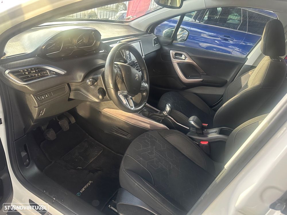 Peugeot 2008 1.2 PureTech Style - 12