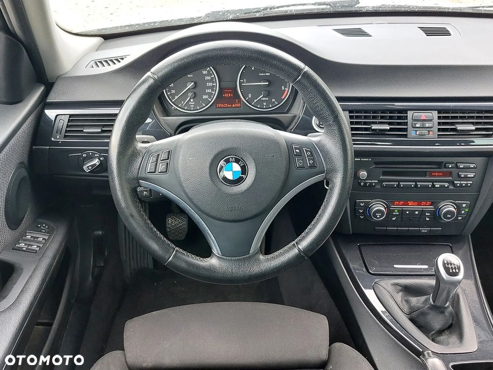 BMW Seria 3 - 33