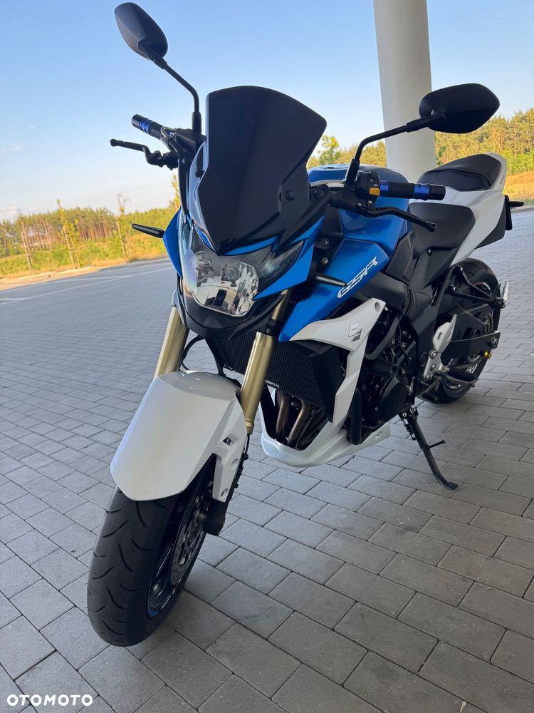 Suzuki GSR - 8