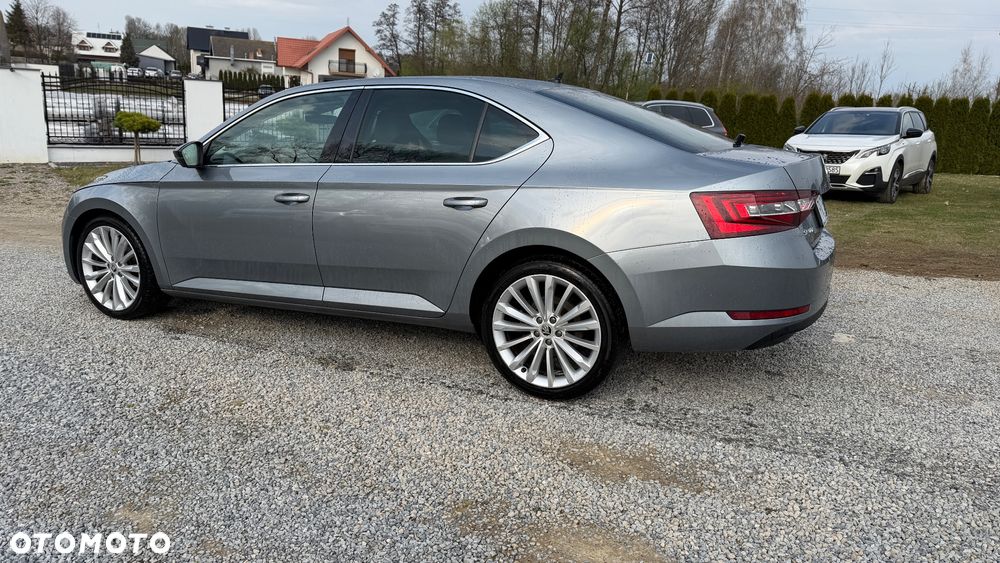 Skoda Superb 2.0 TDI DSG Ambition - 11