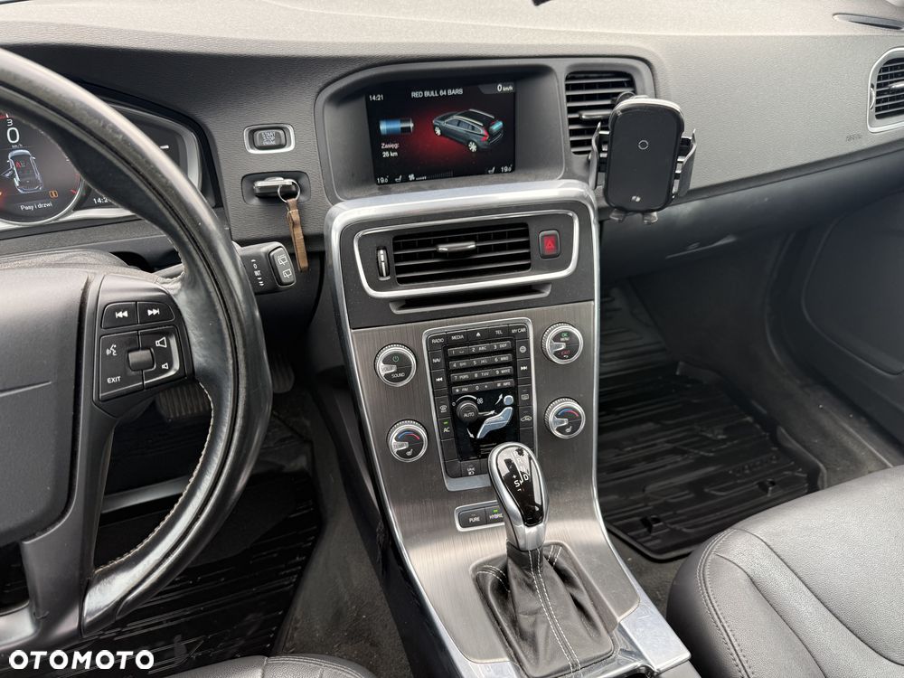Volvo V60 D6 AWD Plug-in Hybrid Summum - 11
