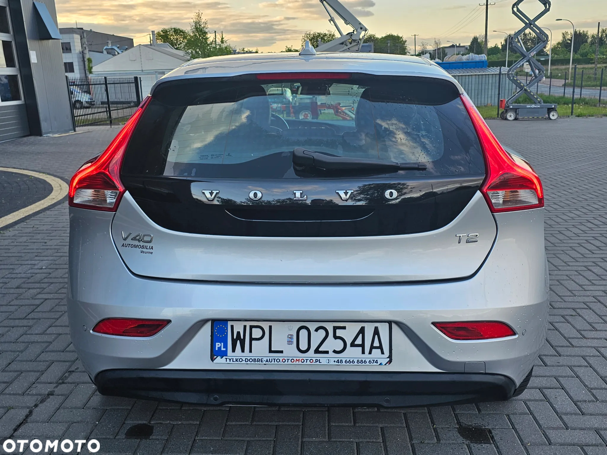 Volvo V40 T2 Summum - 11