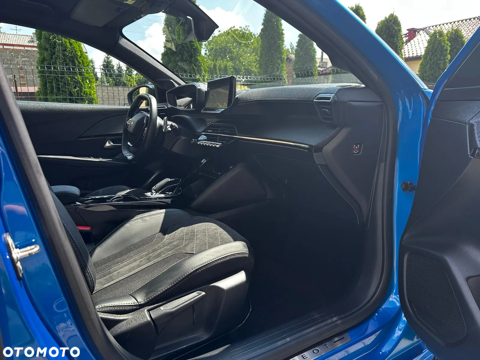 Peugeot 208 PureTech 100 EAT8 GT - 25