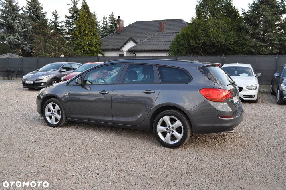 Opel Astra 1.4 Turbo 150 Jahre - 10
