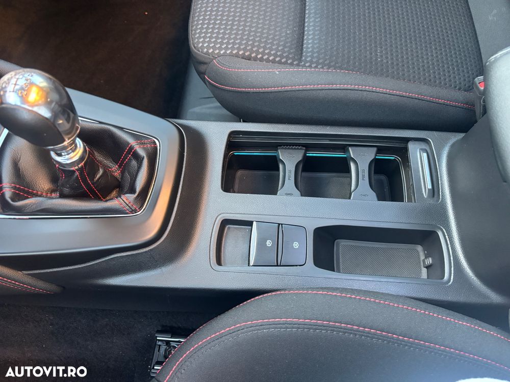 Ford Focus 1.0 EcoBoost 6MT MHEV ST-Line X - 19