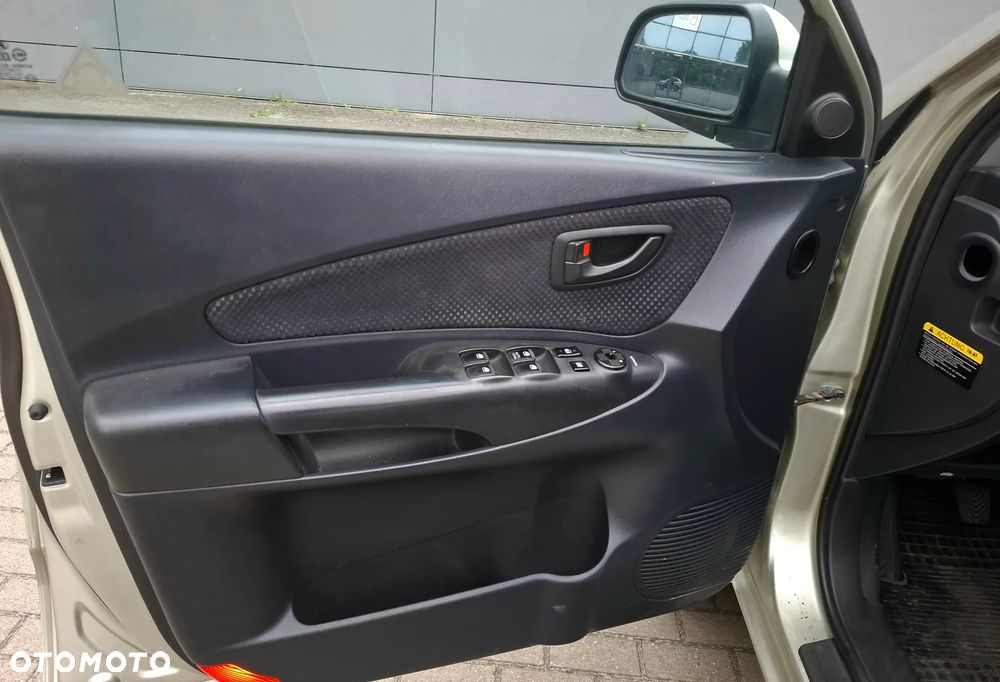 Hyundai Tucson 2.0 Comfort 2WD - 22