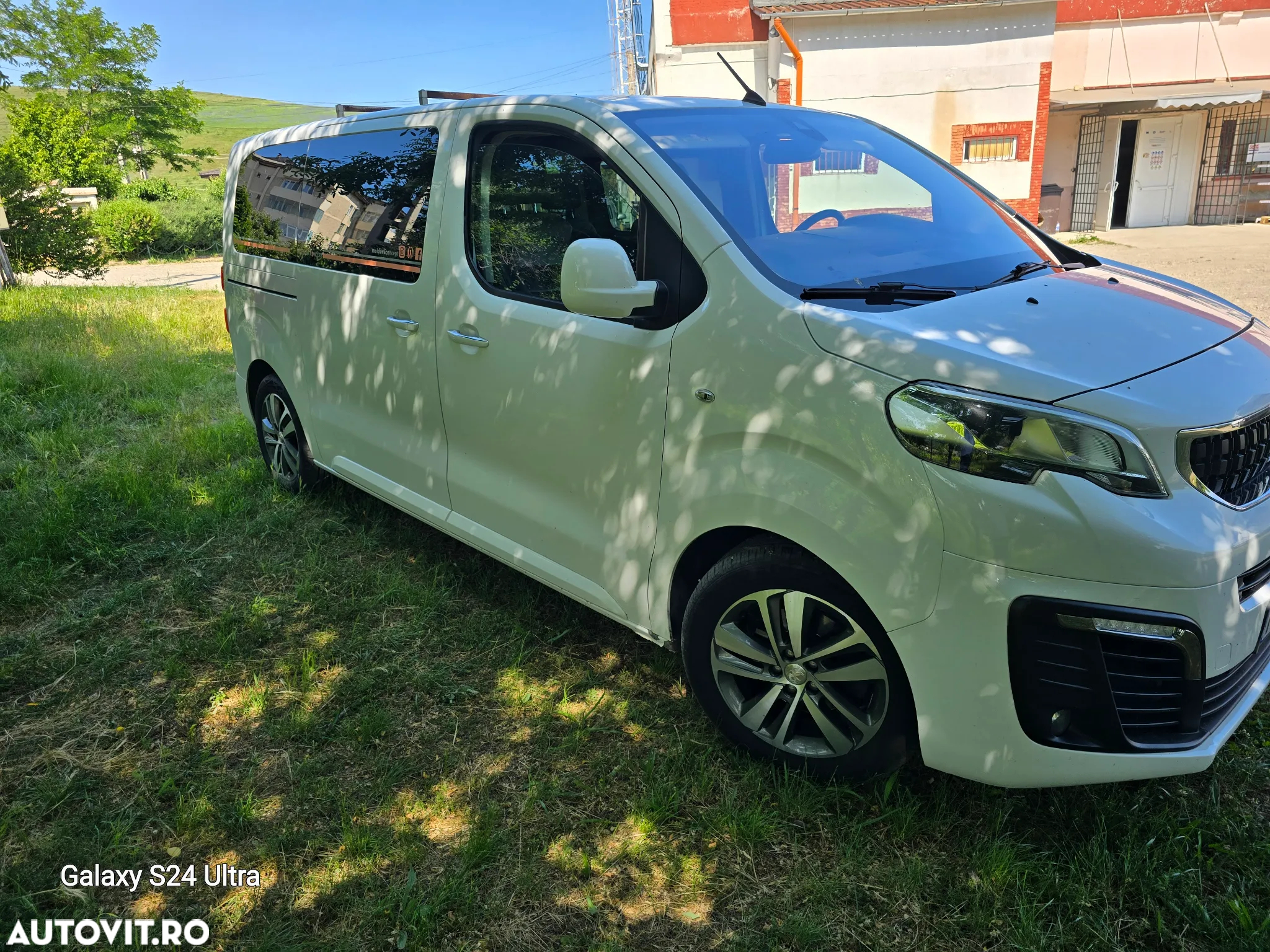 Peugeot Traveller L2H1 1.6 BlueHDI 115 S&S Combispace Premium - 15