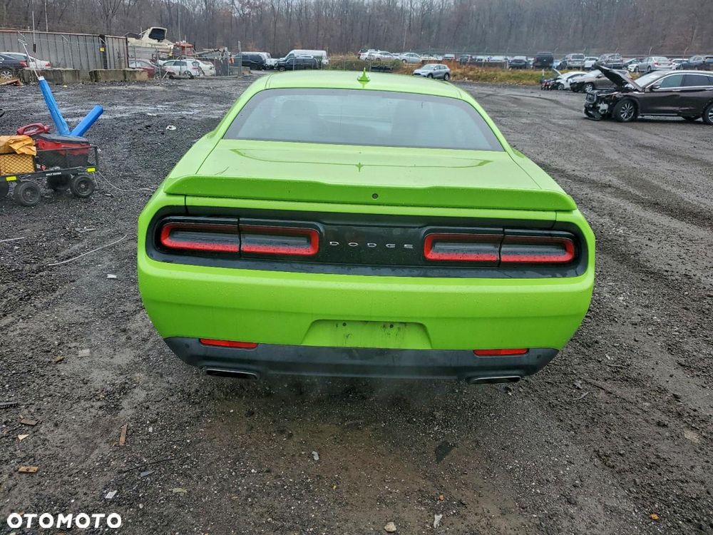 Dodge Challenger - 6