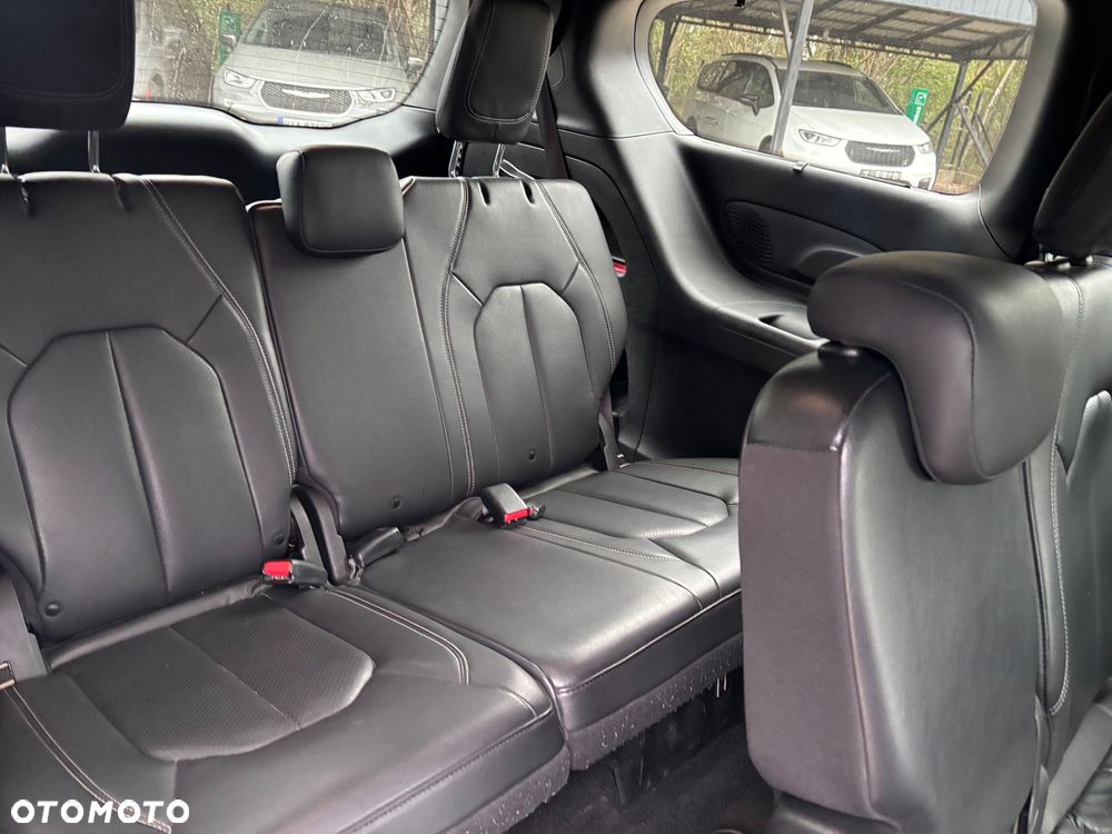 Chrysler Pacifica - 19