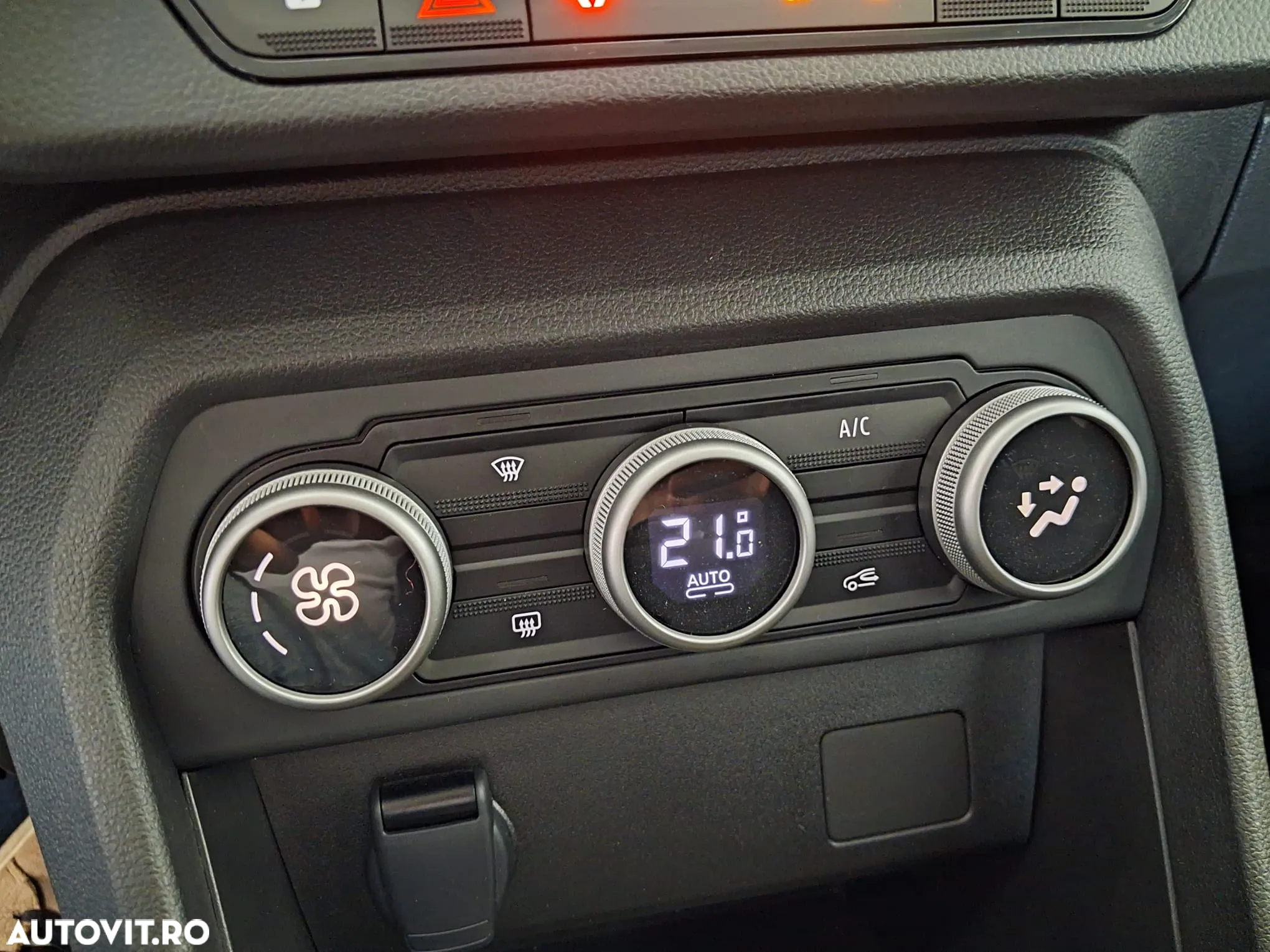 Dacia Logan TCe 90 MT6 Prestige - 6