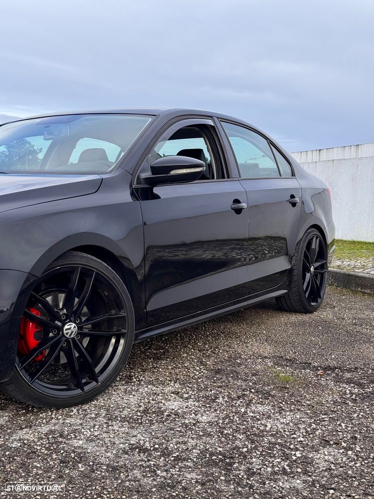 VW Jetta 1.6 TDi Highline DSG - 2