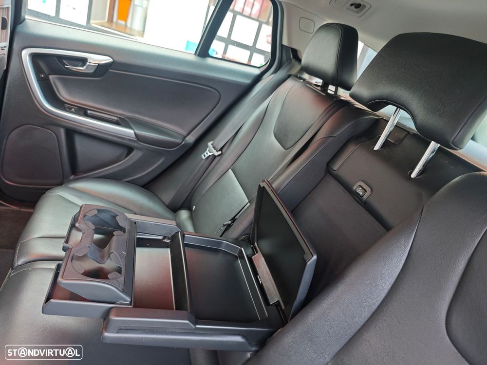 Volvo V60 2.0 D4 Summum Geartronic - 20