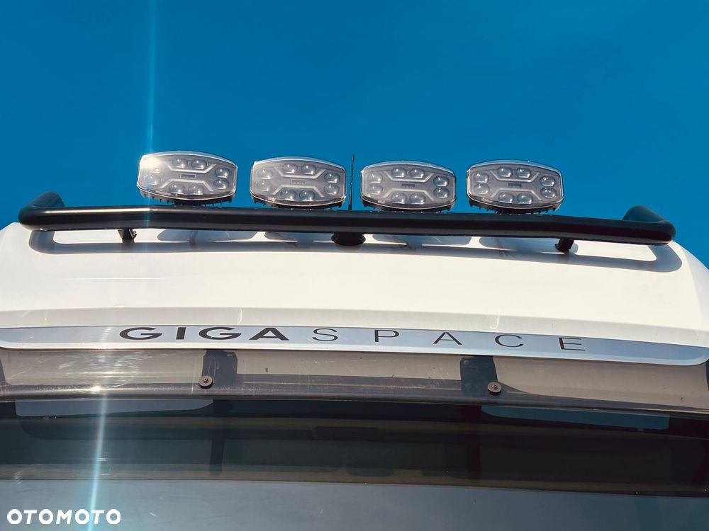 Mercedes-Benz Actros - 25