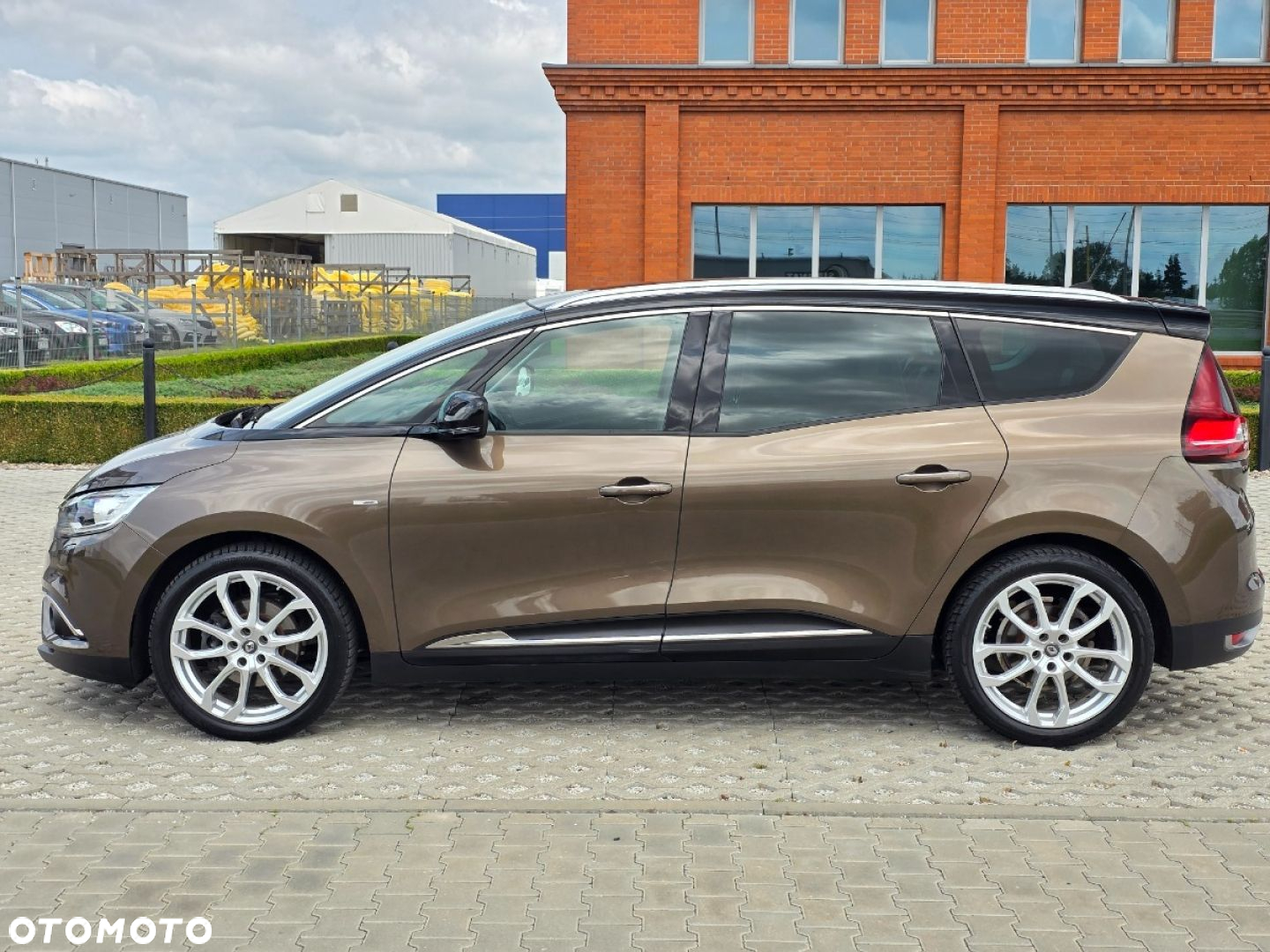 Renault Grand Scenic - 34