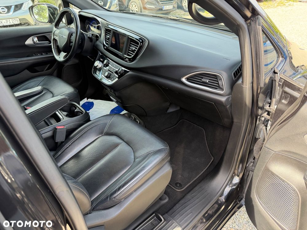 Chrysler Pacifica - 22
