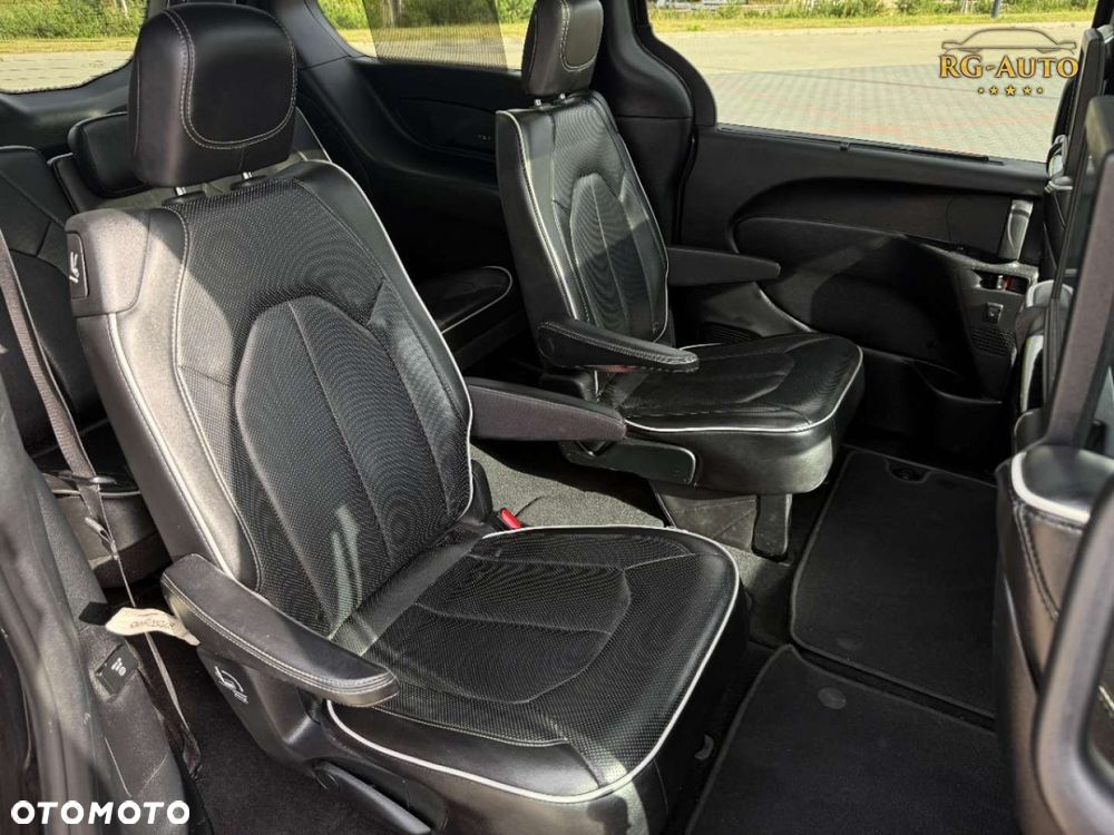 Chrysler Pacifica - 29