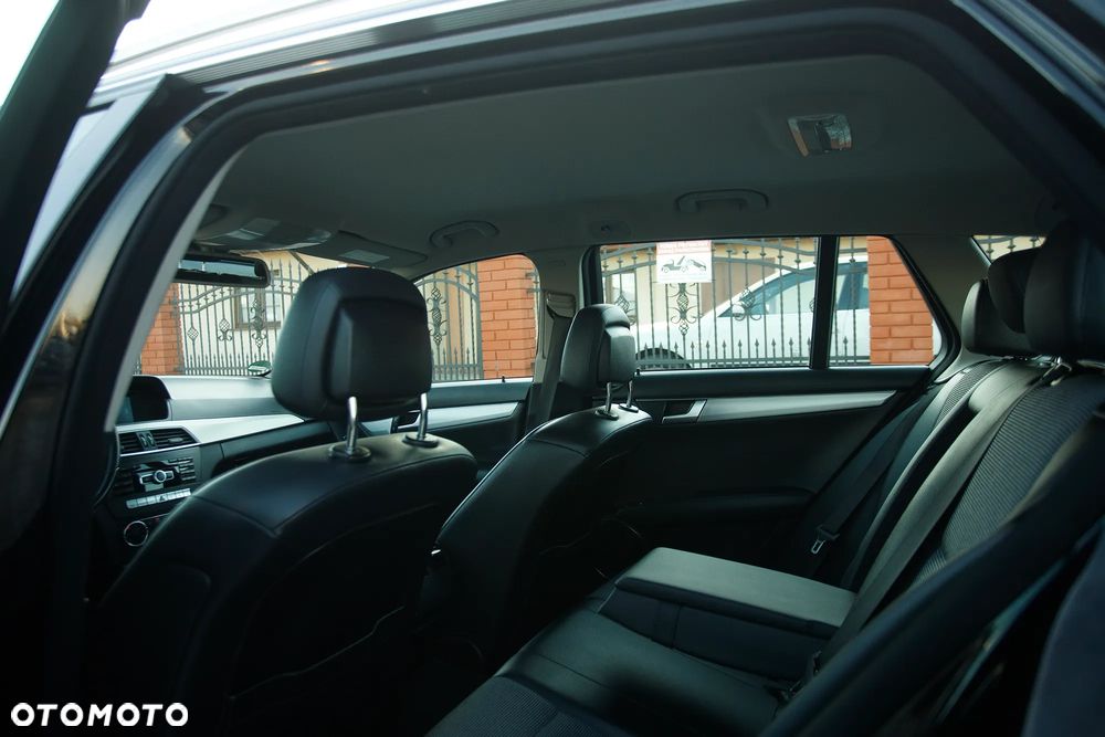 Mercedes-Benz Klasa C 200 (BlueEFFICIENCY) 7G-TRONIC Avantgarde - 21