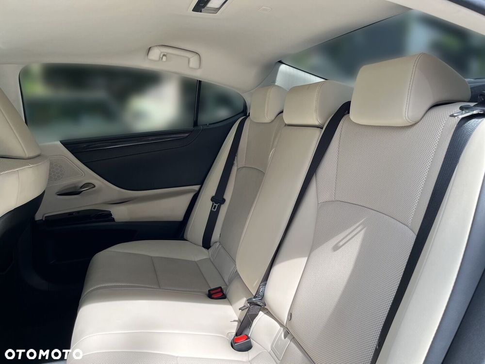 Lexus ES 300h Business Edition - 6