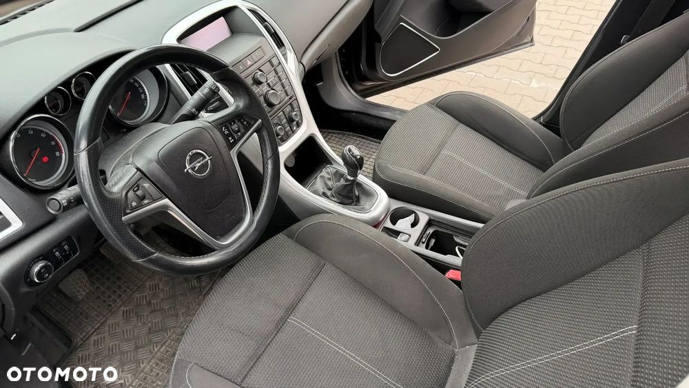 Opel Astra 1.6 Turbo - 12