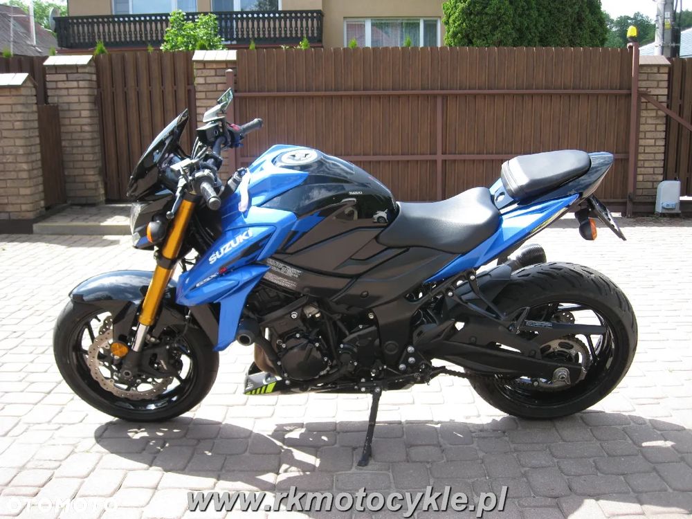 Suzuki GSX - 6