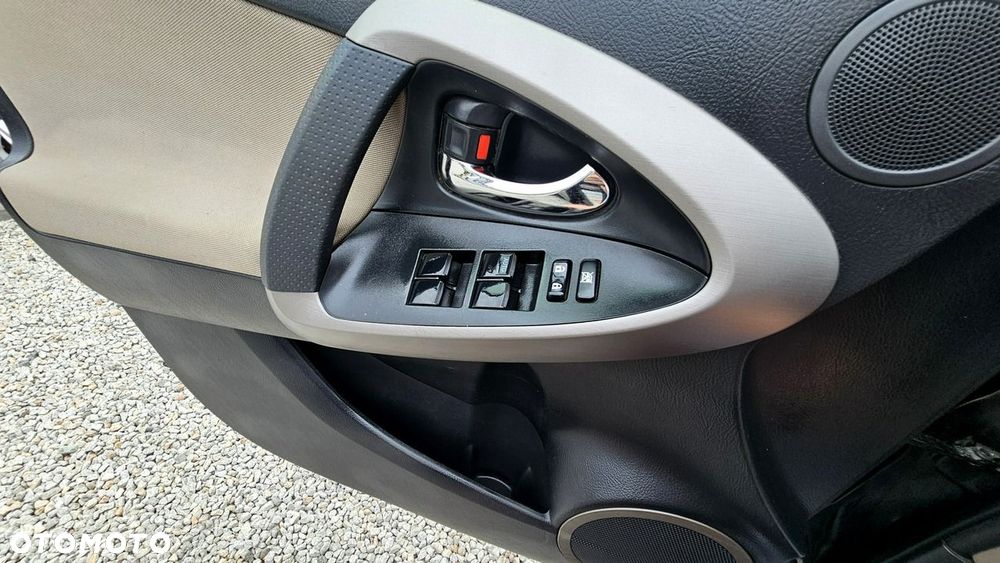 Toyota RAV4 - 26