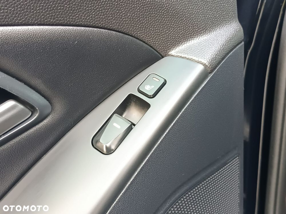 Hyundai ix35 1.7 CRDi 2WD blue Finale Gold - 19