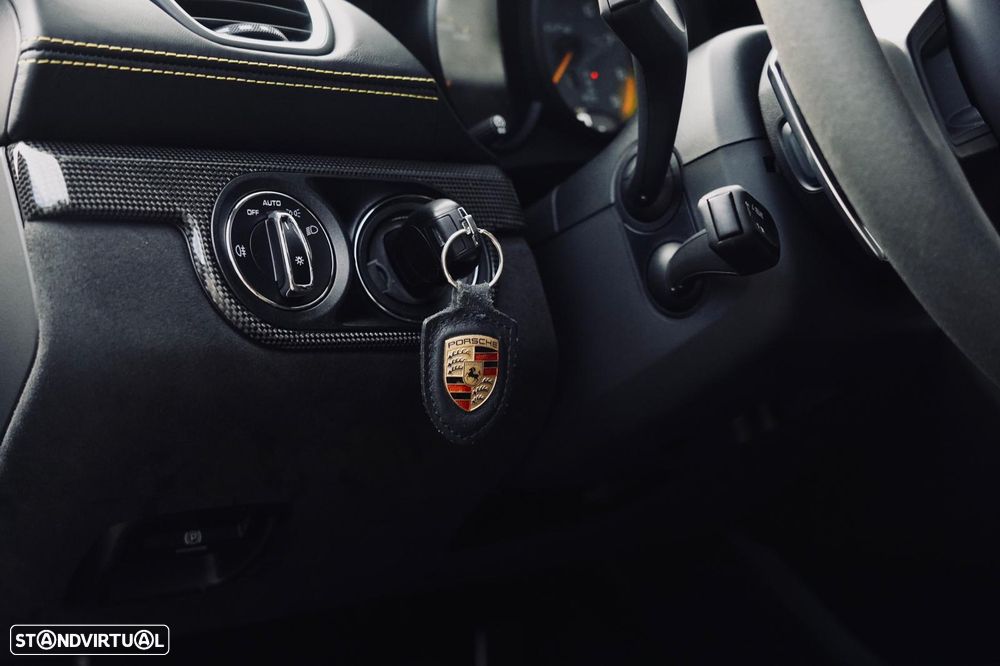 Porsche 718 Cayman GT4 PDK - 9