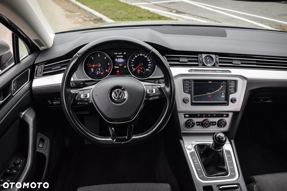 Volkswagen Passat 1.6 TDI (BlueMotion Technology) Comfortline - 16