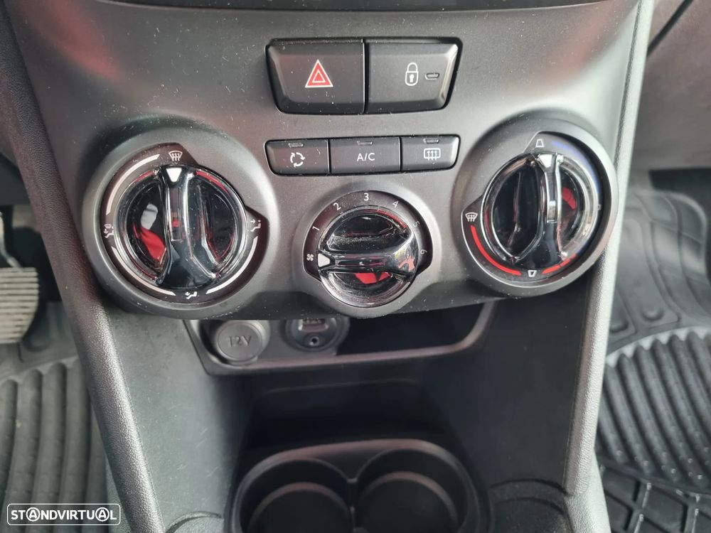 Peugeot 208 1.2 PureTech Style - 27