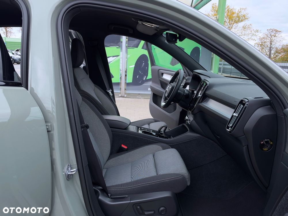 Volvo XC 40 B3 Plus Dark - 36