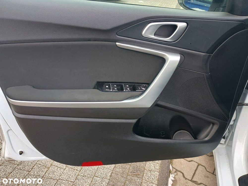 Kia Ceed 1.5 T-GDI M - 11