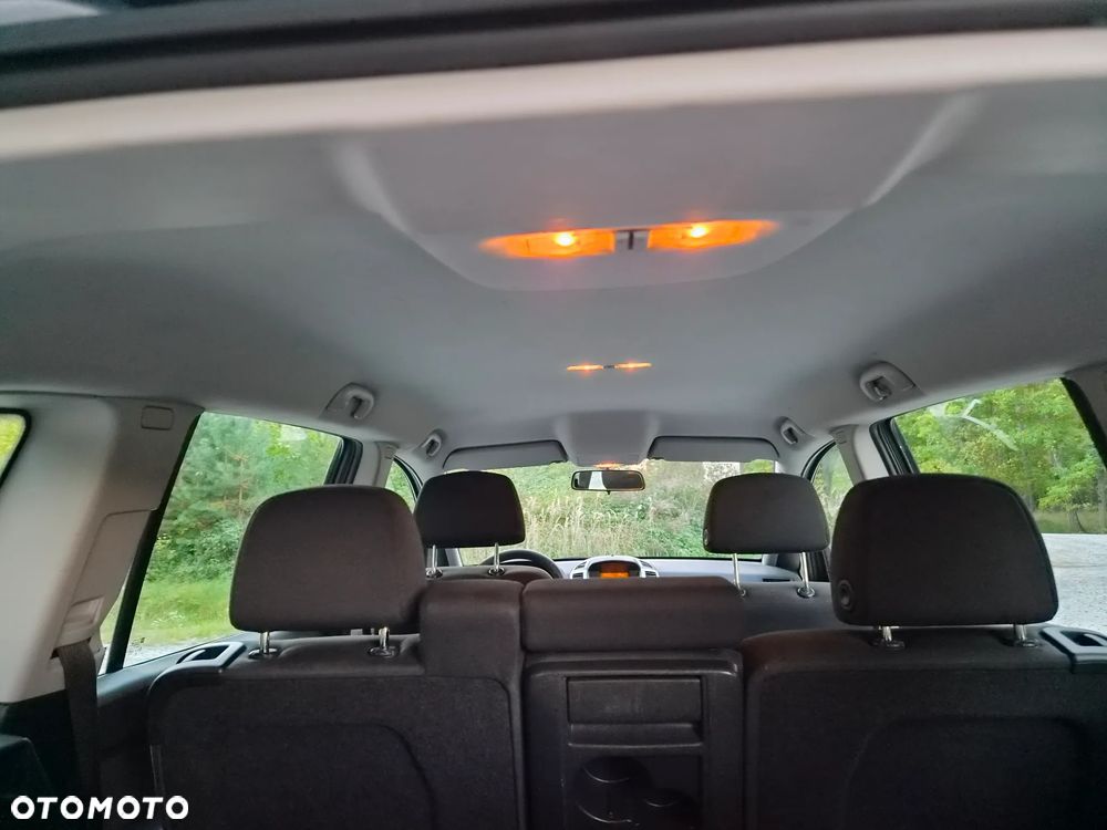 Opel Zafira - 32
