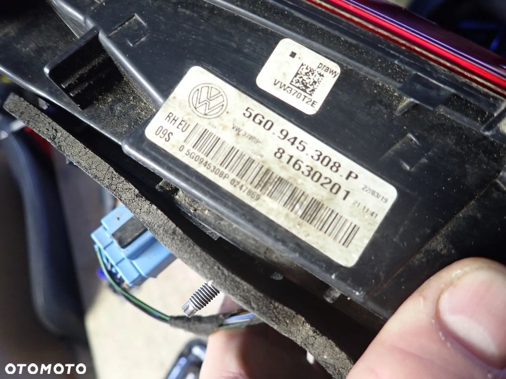 VOLKSWAGEN GOLF VII LIFT LAMPA PRAWY TYŁ W KLAPĘ LED 5G0945308P - 3