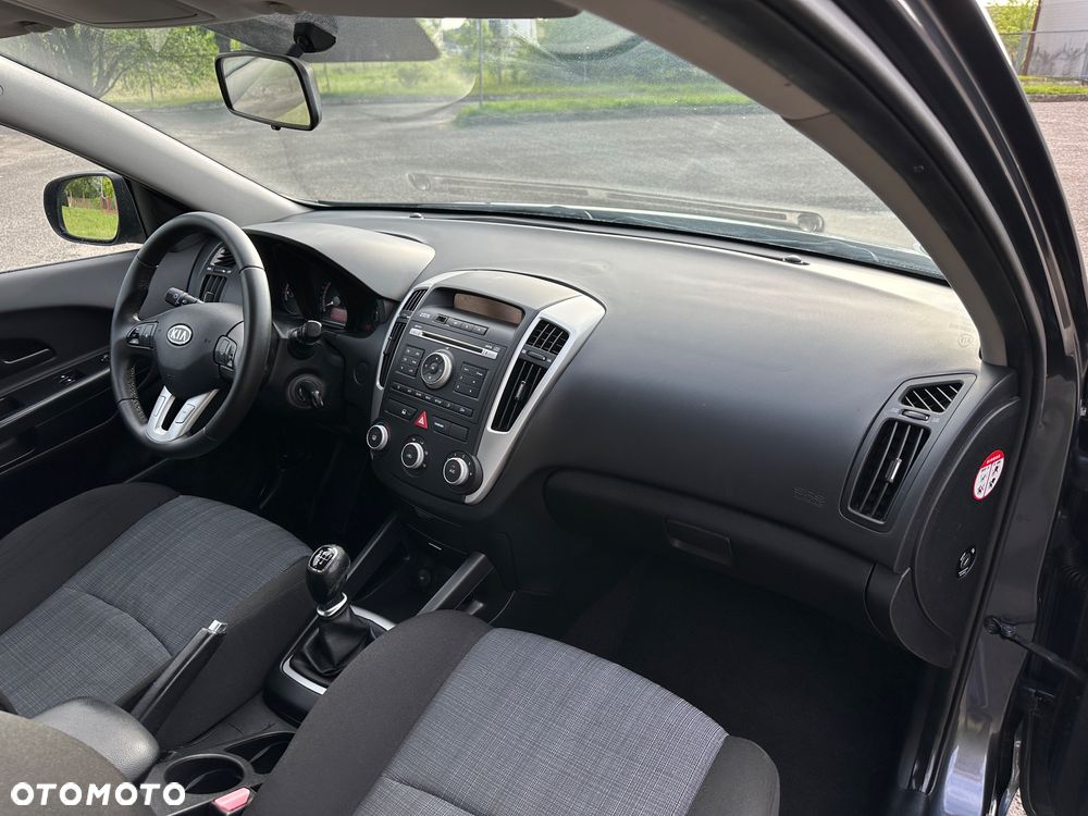 Kia Ceed - 22