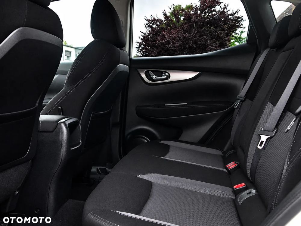 Nissan Qashqai 1.2 DIG-T N-Connecta EU6 - 9