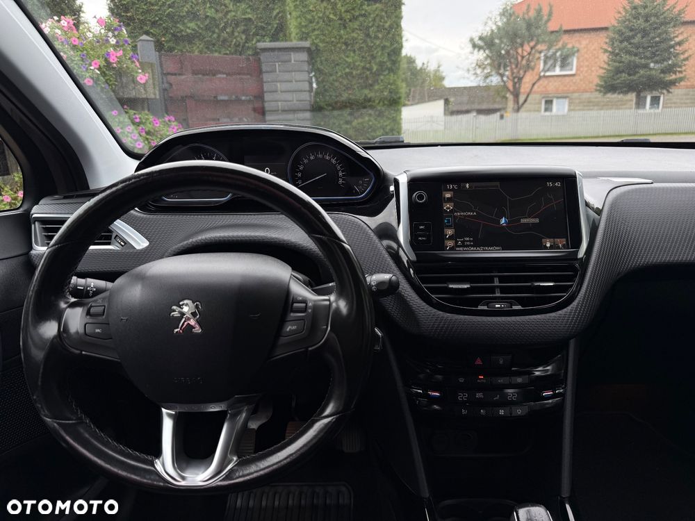 Peugeot 2008 1.2 Pure Tech Allure S&S - 9
