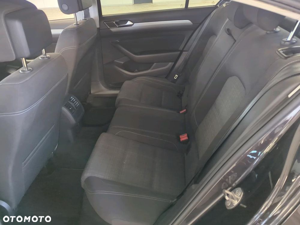 Volkswagen Passat 1.5 TSI EVO Business - 9