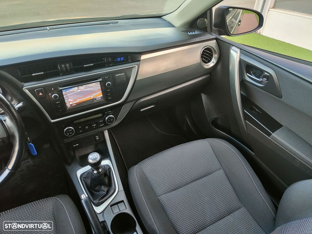Toyota Auris 1.4 D-4D Com.+P.Sport+Navi - 36