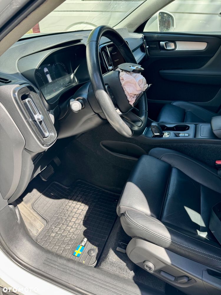 Volvo XC 40 B4 B Momentum Pro - 19