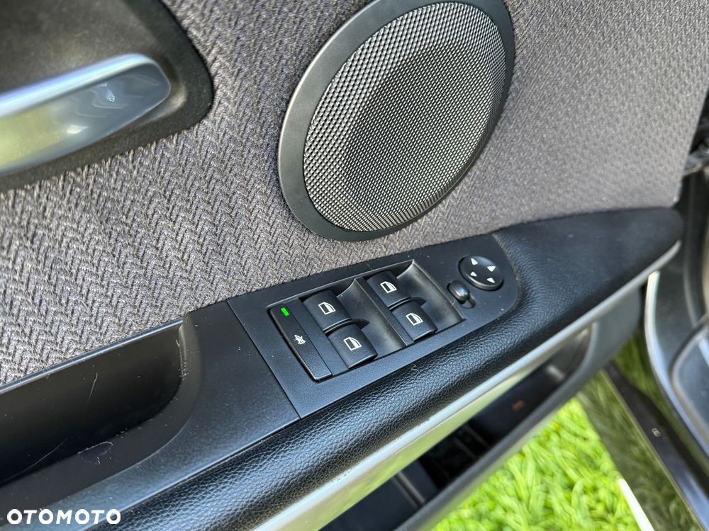 BMW Seria 3 318d DPF - 27
