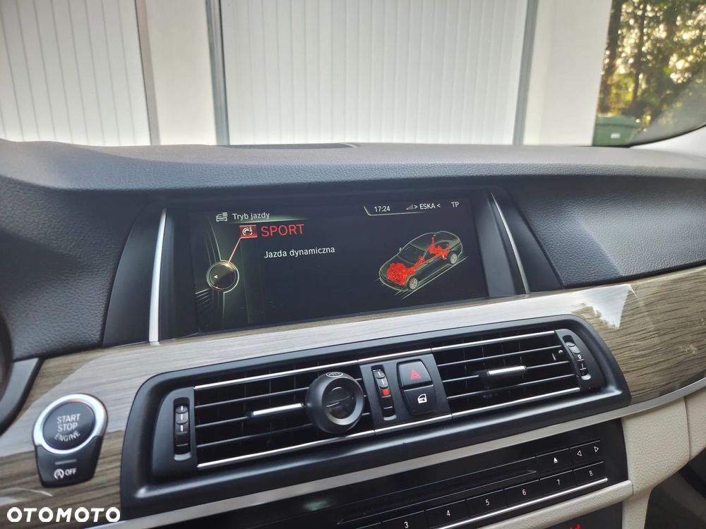 BMW Seria 5 525d xDrive Modern Line - 30