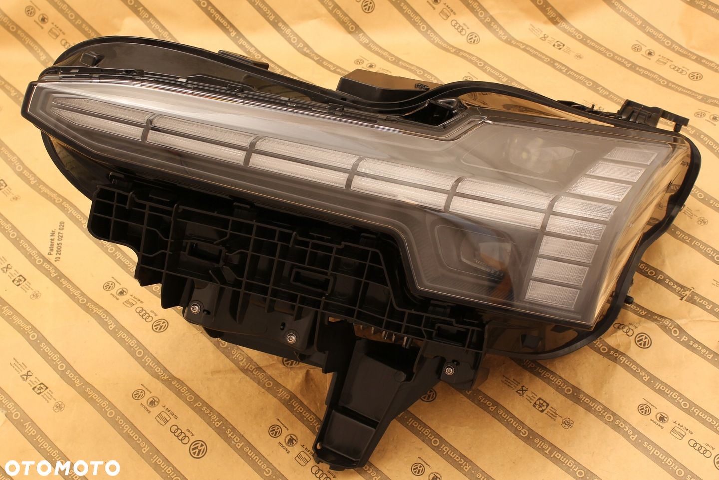 VOLVO EX30 23 LAMPA PRZÓD FULL LED KPL - 1
