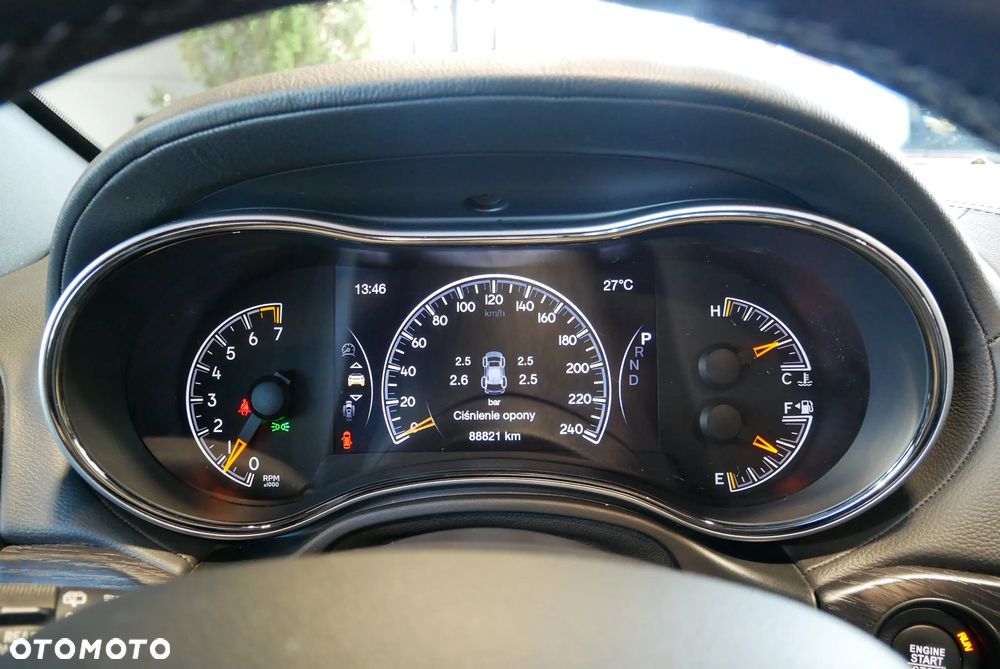 Jeep Grand Cherokee - 26