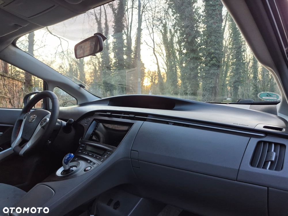 Toyota Prius (Hybrid) Executive - 15